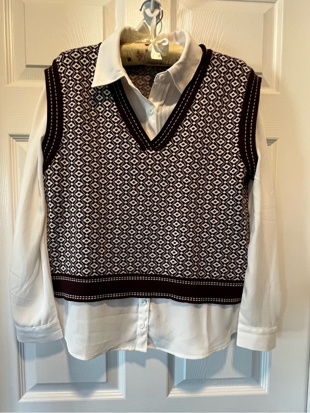 Adrianna Papell Long Sleeved Shirt 
Size: Small
Color: Brown & White